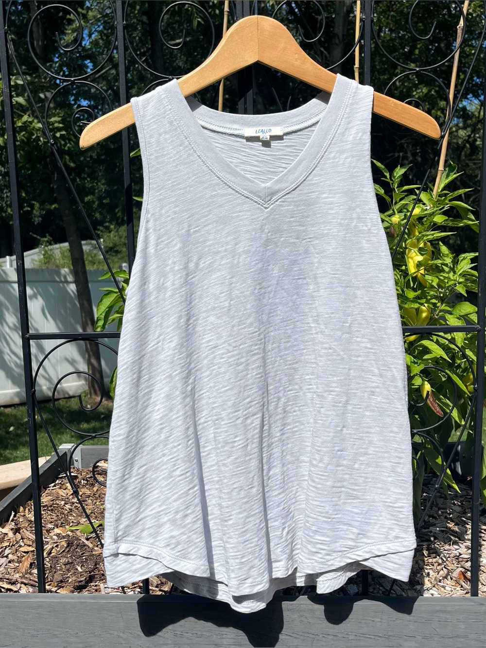 Leallo Light Gray Slub Cotton V-Neck Sleeveless Curved Hem Tank Top Size XS